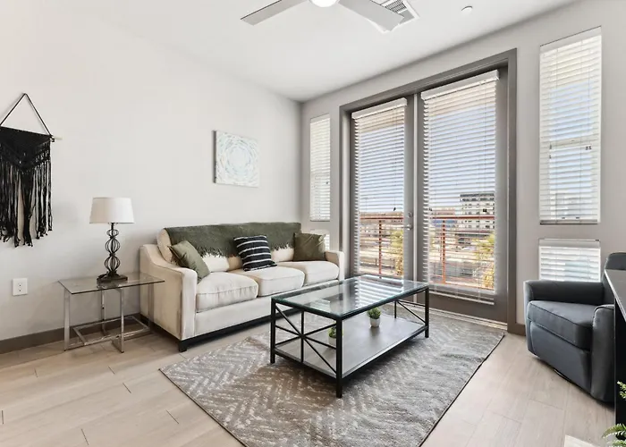 Cozysuites At Rey Apartment *