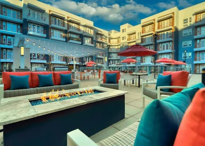 Cozysuites At Rey Apartment *