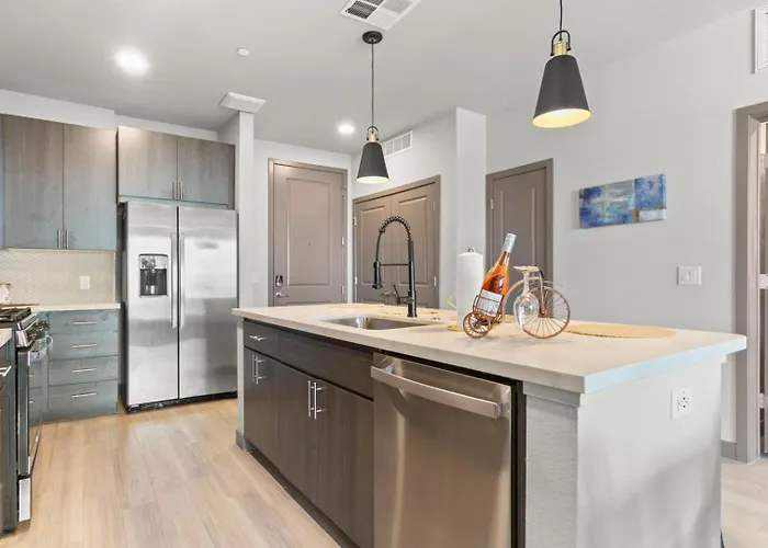 Cozysuites At Rey Apartment