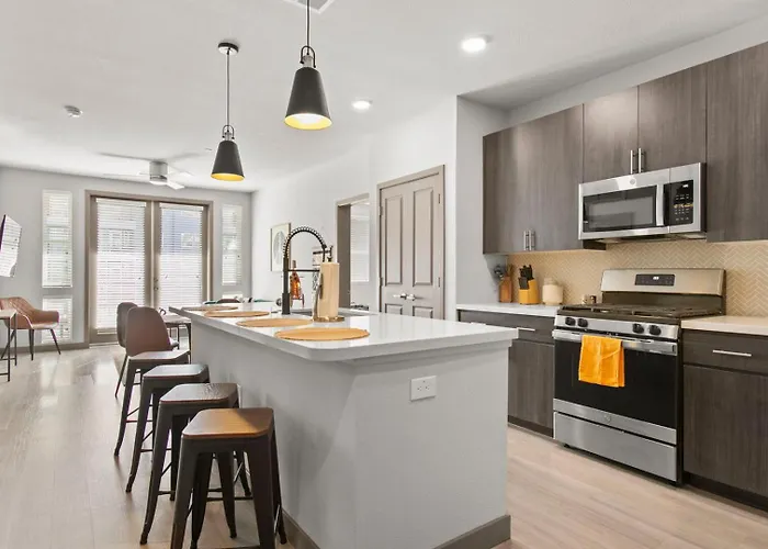 Cozysuites At Rey Apartment